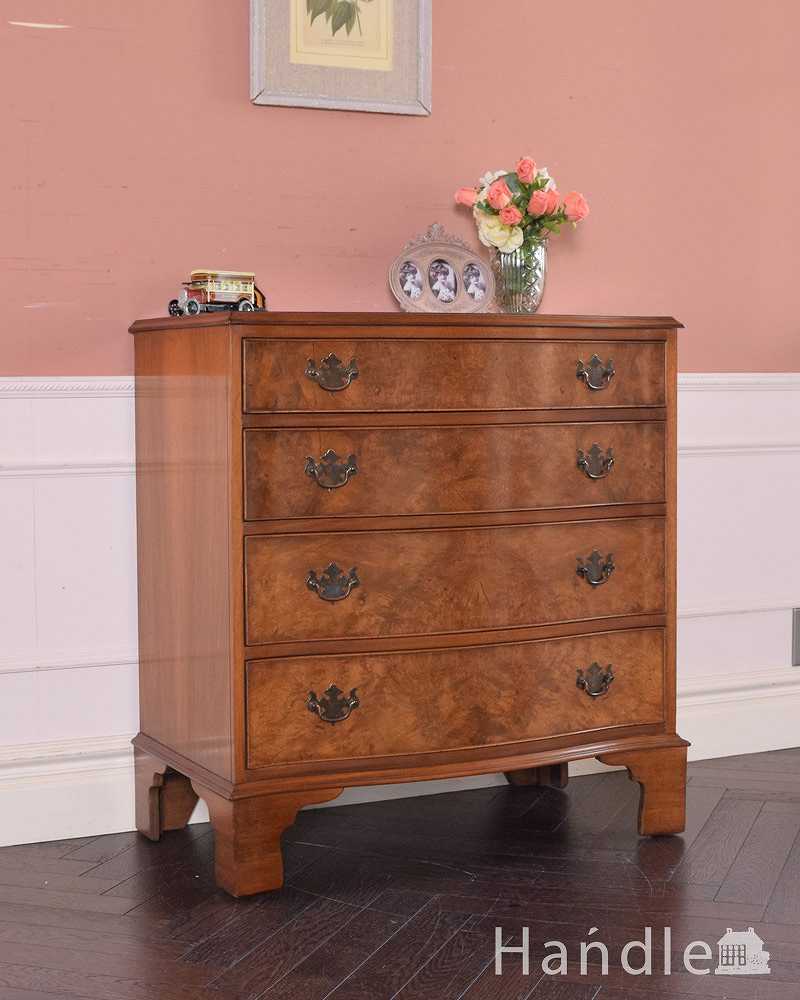 木目の美しいアンティーク英国家具、4段タイプのウォルナット材チェスト (k-2044-f)