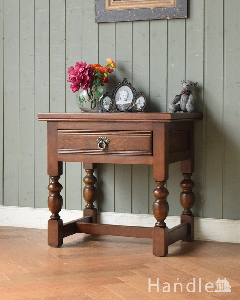 英国スタイルのアンティーク風家具、オールドチャームのランプテーブル (y-211-f)