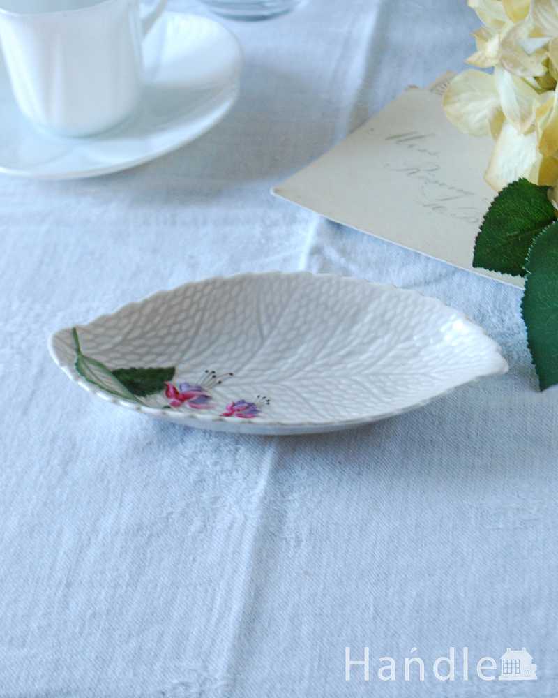 ぷっくりと膨らんだ鮮やかなピンクのお花がオシャレなアンティーククラウンデボンプレート (m-2627-z)