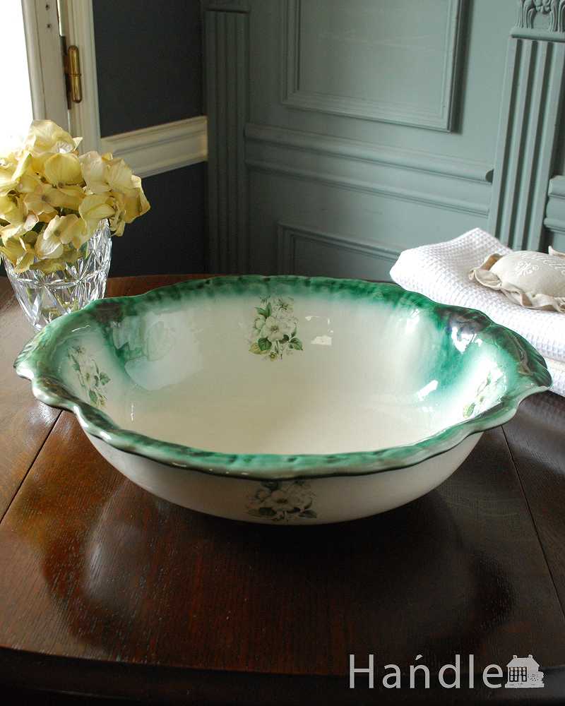 深いグリーンが美しい、白いお花模様がキレイなイギリス輸入のアンティークボウル（手洗い鉢） (k-2668-z)