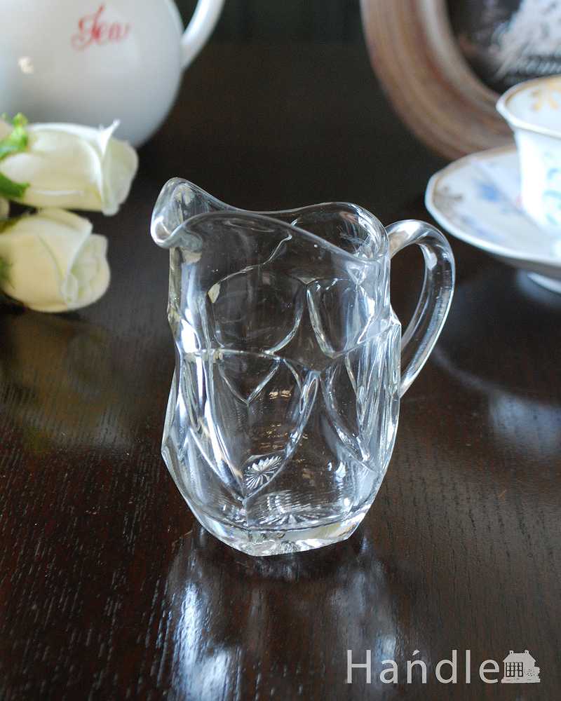 アンティークのプレスドグラス、ティータイムが楽しくなるガラスのピッチャー（ミルクポット） (pg-5328)