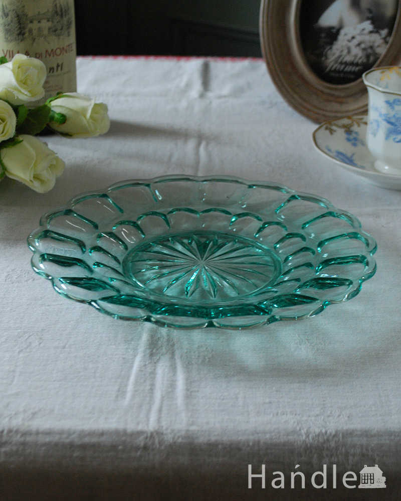 爽やかなミントグリーンのアンティークプレート、お花のような美しいプレスドグラス (pg-5325)