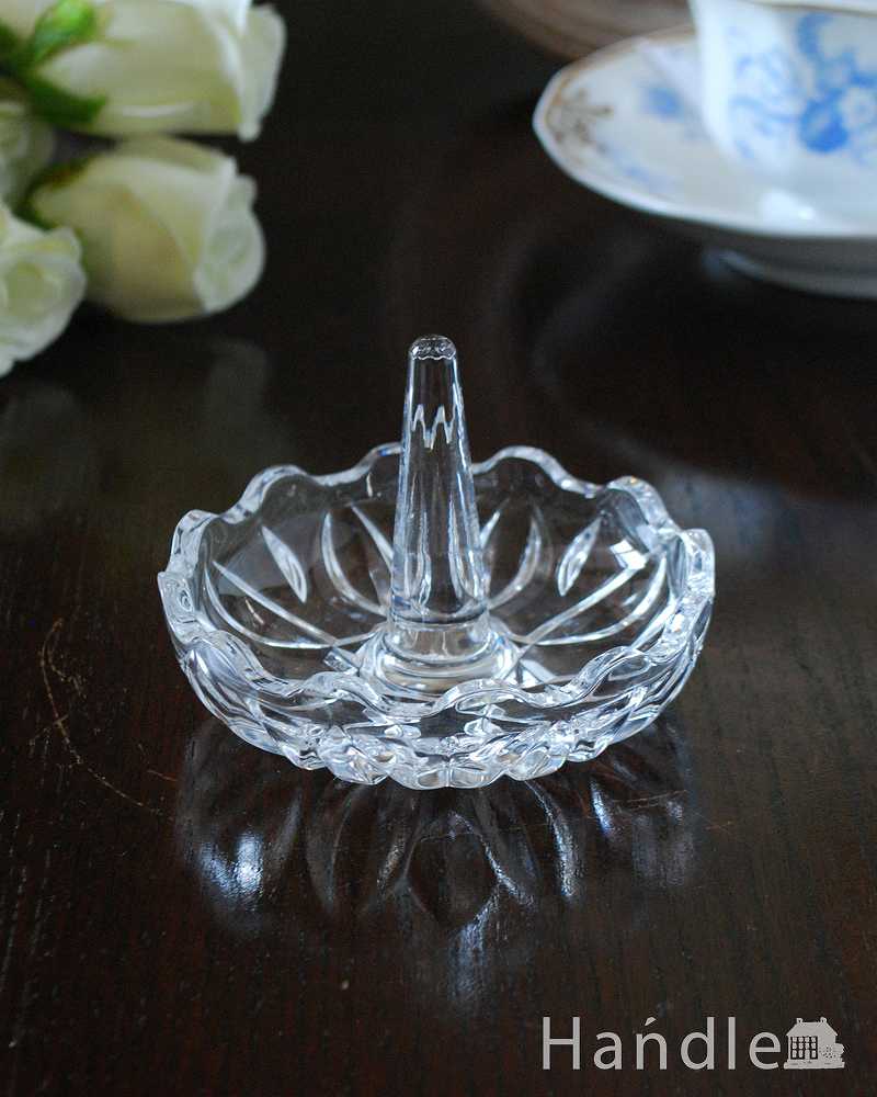 アンティークガラスの雑貨、プレスドグラスのおしゃれなリングスタンド (pg-5292)