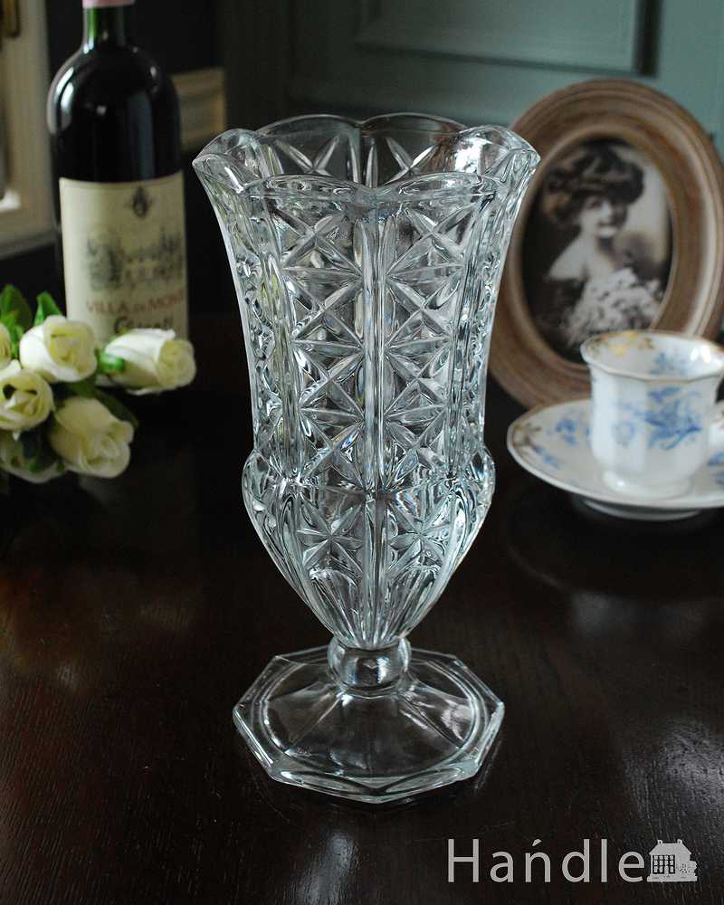 華やかなカッティングの花器、アンティークプレスドグラス（フラワーベース） (pg-5271)