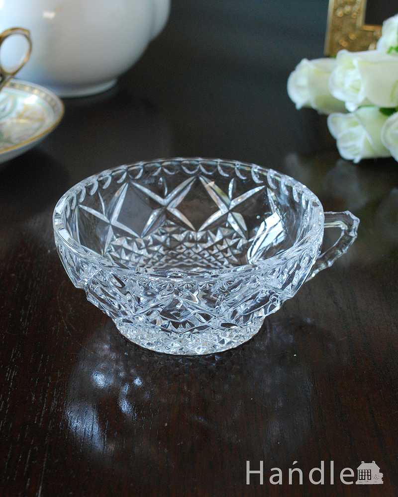 キラキラと美しく輝く可愛いガラスボウル、持ち手付きのアンティークプレスドグラス (pg-5483)