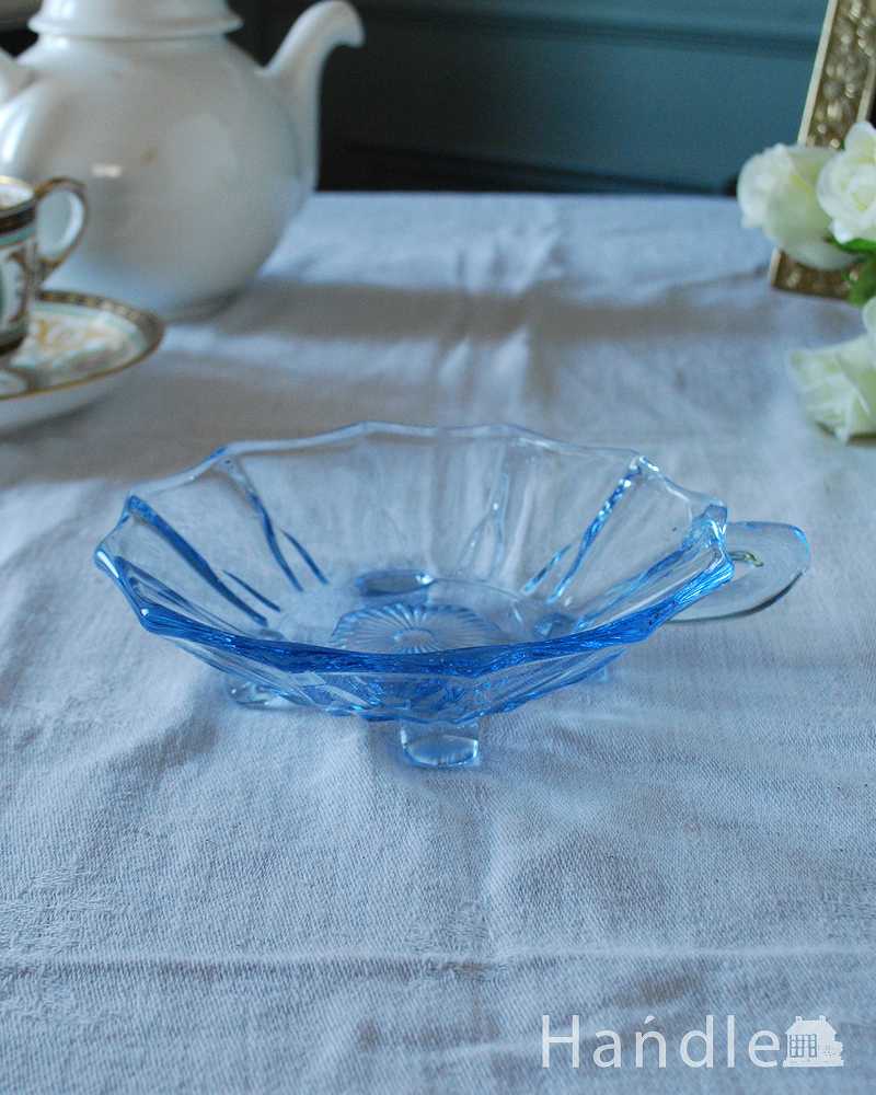 透明感のある美しいブルーのアンティークプレスドグラス、プレート（お皿） (pg-5484)