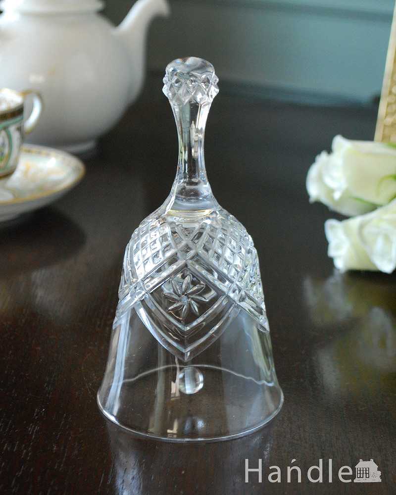 輝きが美しいクリアガラスのディナーベル、イギリス輸入のアンティークプレスドグラス (pg-5492)