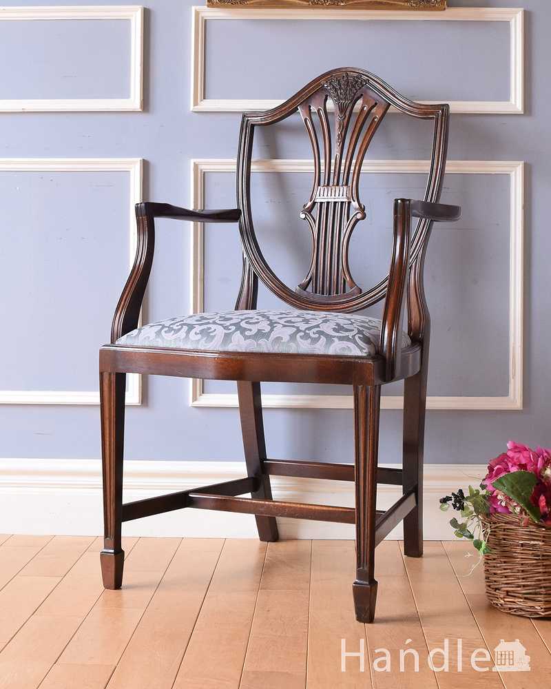 盾型モチーフの背もたれがカッコイイ アンティーク英国椅子 ヘップルホワイトアームチェア K 1461 C アンティークチェア 椅子