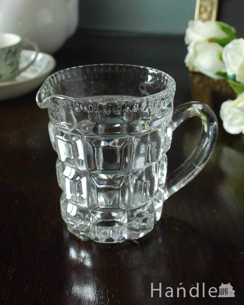 スクエアカットがきらきら輝くアンティークプレスドグラス、ガラスのミルクポット (pg-5556)