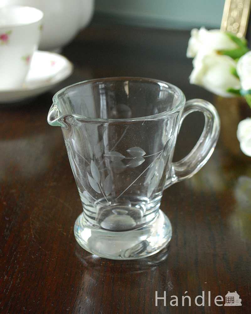 リーフが美しいアンティークプレスドグラス、クリアガラスのミルクポット (pg-5554)