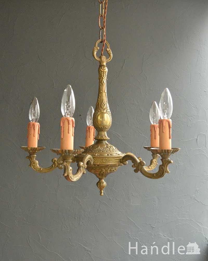 装飾の美しい華やかな真鍮製アンティークシャンデリア（5灯）（Ｅ17シャンデリア球付） (k-2916-z)