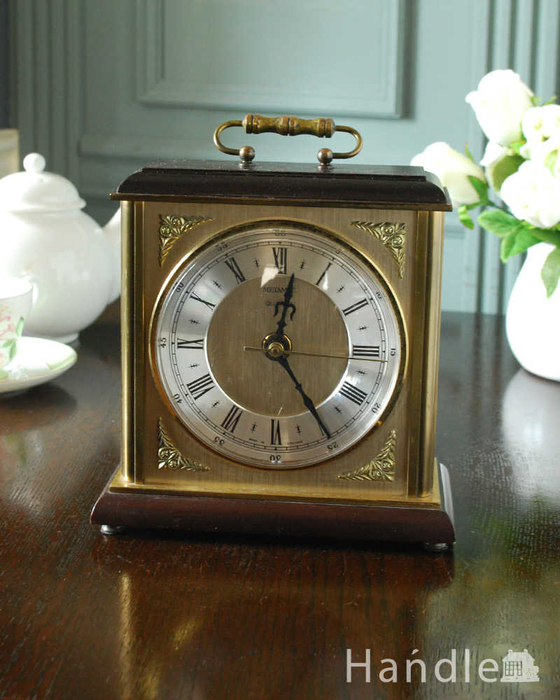 英国輸入のアンティーク雑貨、持ち手もついたオシャレな置き時計