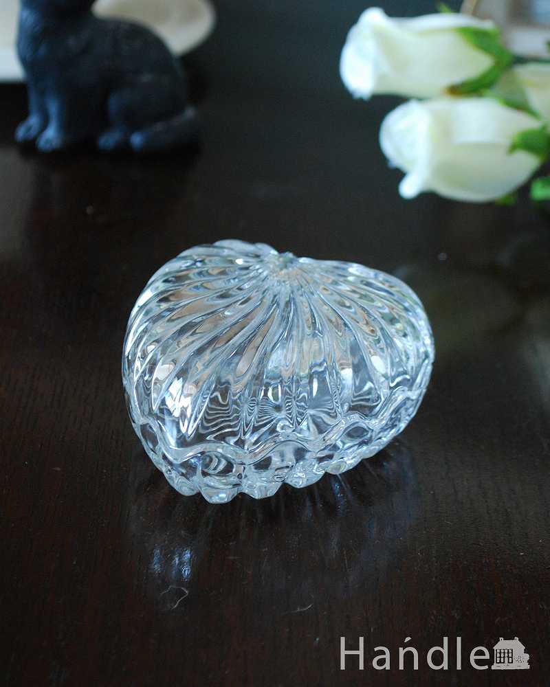 愛らしいハートのガラスケース、フタ付きアンティークプレスドグラス (pg-5628)