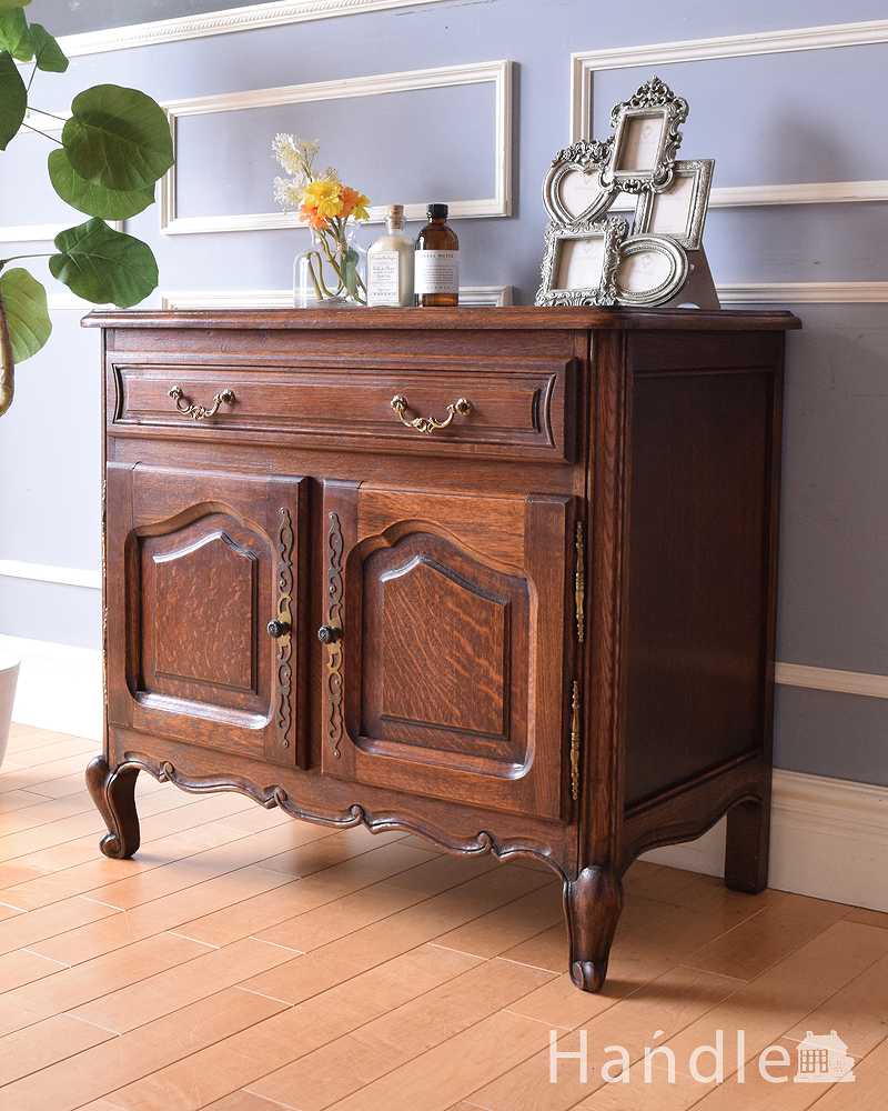 リビングで便利に使えるアンティーク家具、フランスのエレガントな木製キャビネット (j-2308-f)