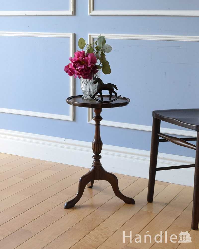 天板の色と木目が美しいアンティークワインテーブル（オケージョナルテーブル） (j-2311-f)