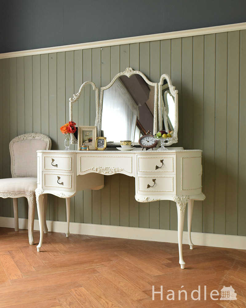 フランスのアンティーク家具、美しい三面鏡の白いドレッサー