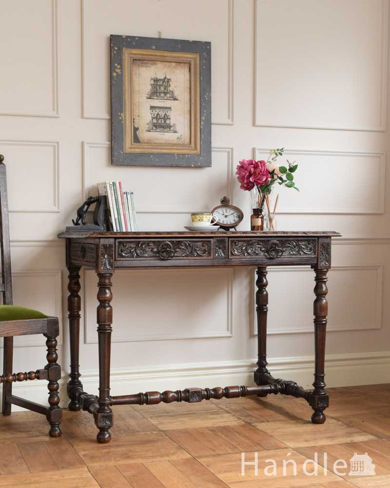 アンティークの英国輸入家具、どこから見ても美しいデザインのホールテーブル（引き出し付き） (j-2269-f)