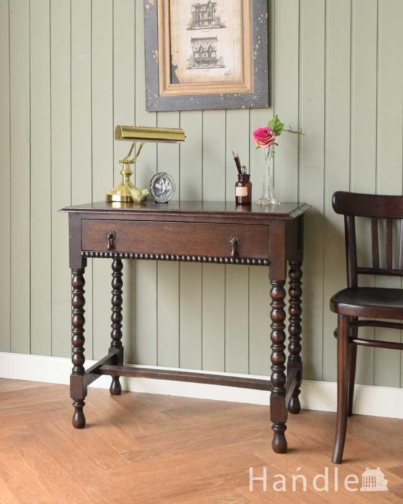 アンティークのコンソールテーブル、脚の美しいイギリスの家具