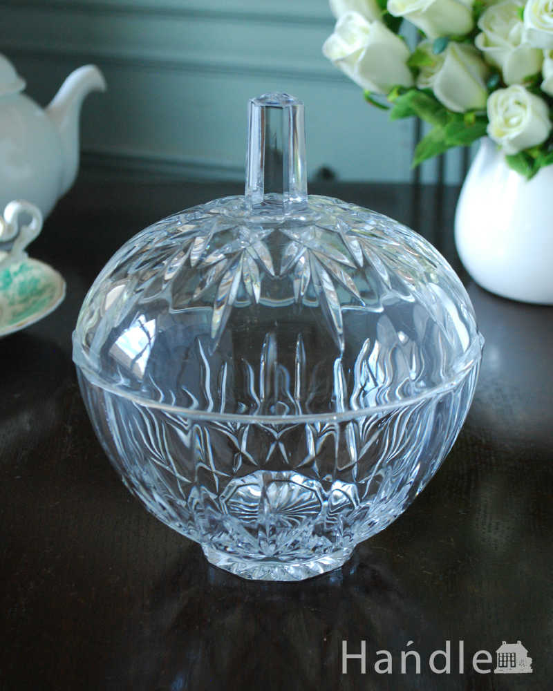 アンティークのガラスの器、リンゴの形が可愛いプレスドグラスの蓋つきの器 (pg-5658)