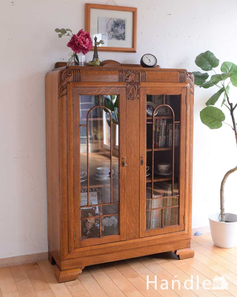 イギリスから届いたアンティーク家具、凛々しい鳥が守ってくれる美しい木製のブックケース（本棚） (k-2260-f)