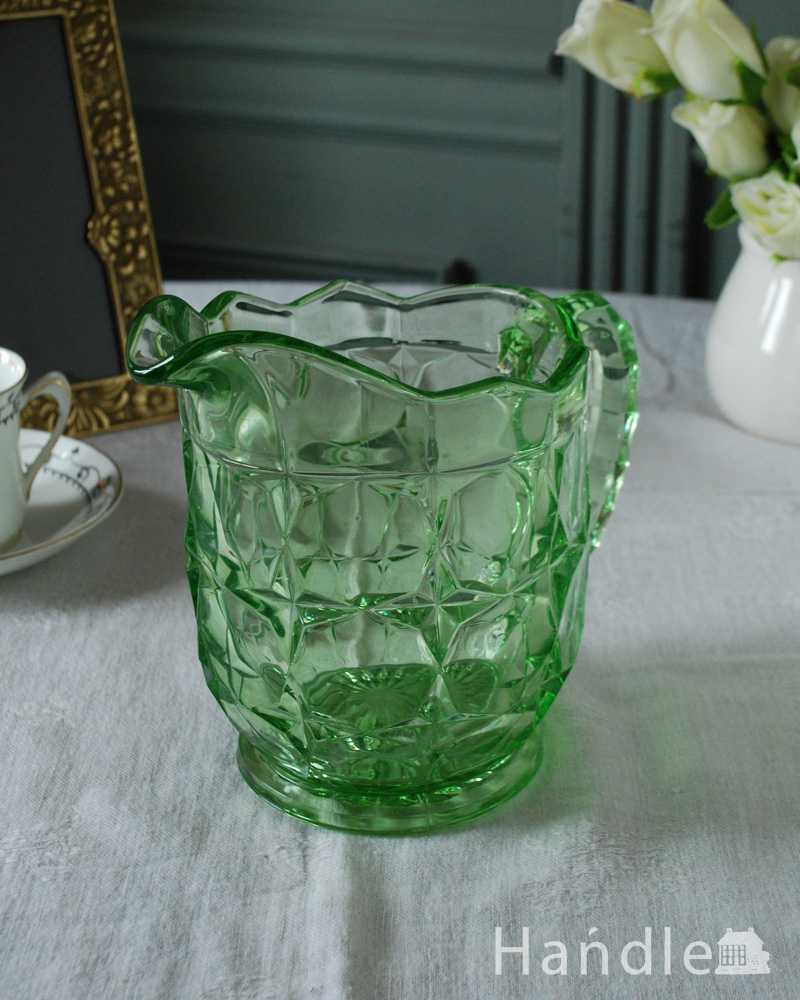 爽やかなグリーンのアンティーク プレスドグラスのウォータージャグ (pg-5706)