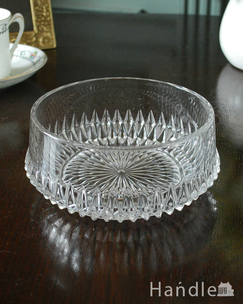 キラキラにテーブルの上で輝くアンティーク プレスドグラスのデザートボウル (pg-5738)