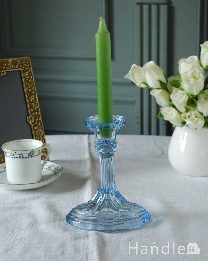 透明感のある美しいブルーのアンティークプレスドグラス キャンドルスタンド Pg 5697 アンティーク雑貨