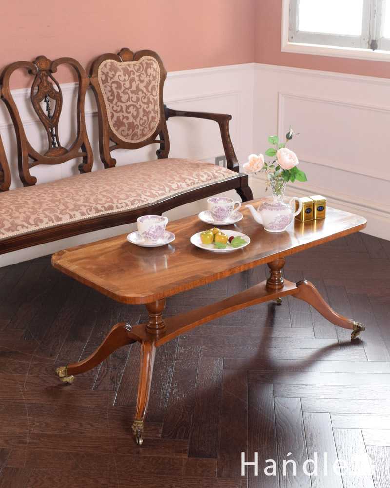 イギリスで見つけたアンティーク家具、キャスター付きの美しいコーヒーテーブル（キャスター付き） (k-2216-f)