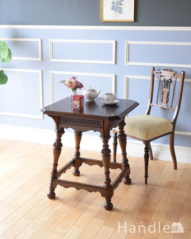 彫りがたっぷりなアンティークの英国家具、脚の装飾が美しいオケージョナルテーブル (q-1604-f)