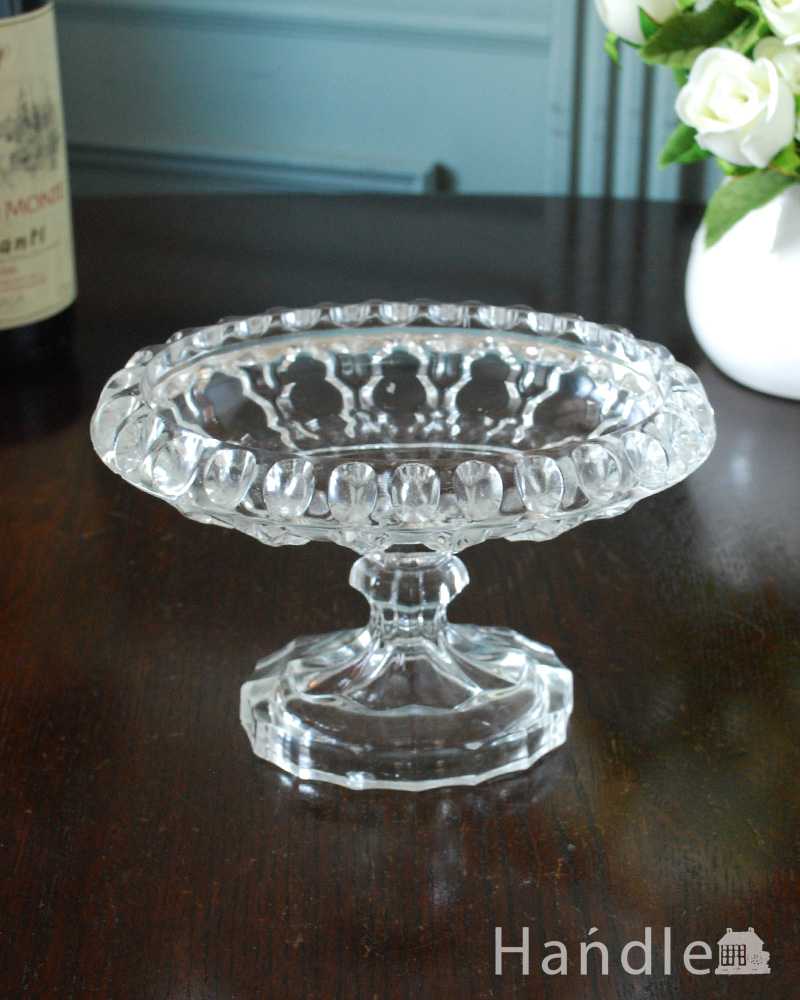 テーブルが華やかになる、オーバルなかたちのアンティークプレスドグラスのガラスコンポート (pg-5829)
