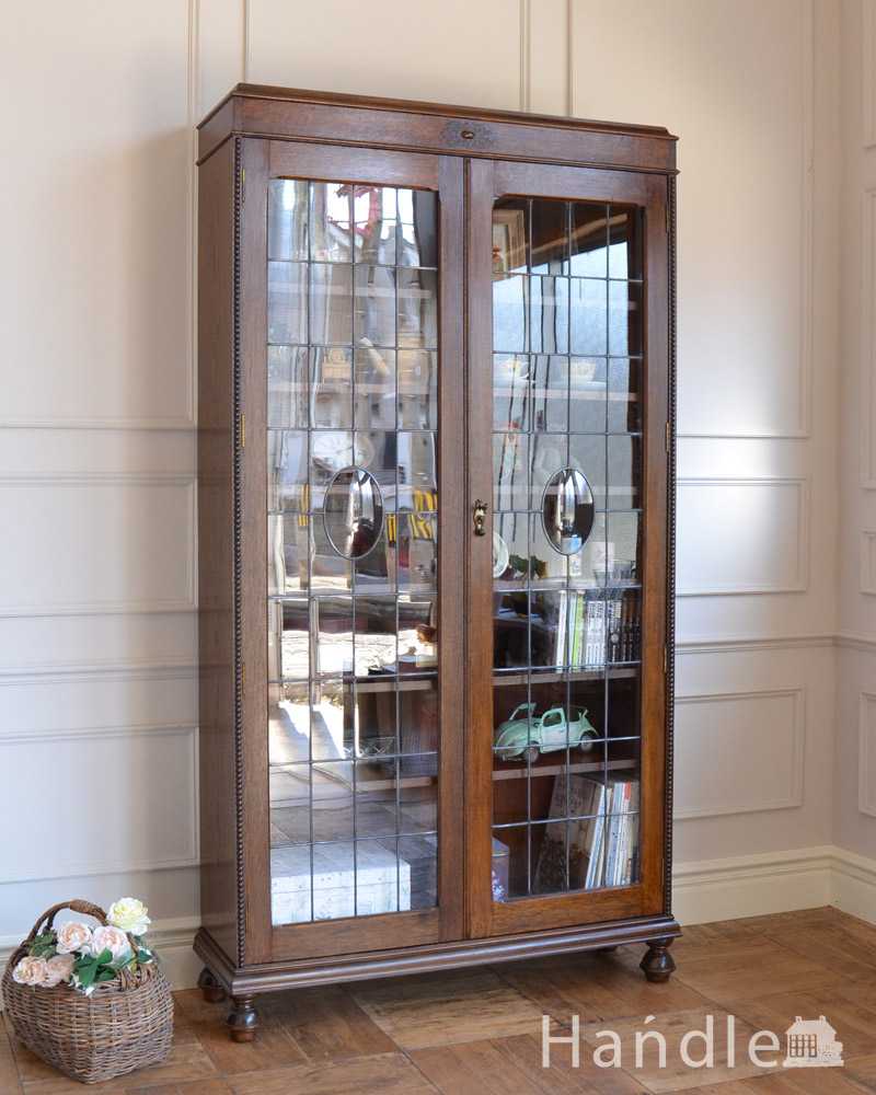 英国輸入のアンティーク家具、美しいステンドグラス扉のたっぷり収納できるブックケース  (q-1651-f)