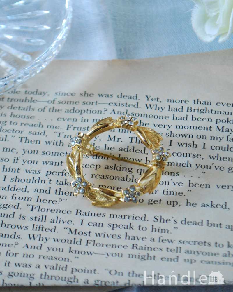 小さなお花がキラキラ輝く可愛いリースのデザイン、アンティークのアクセサリーブローチ (h-558-z)