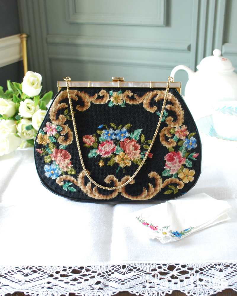 華やかな刺繍が可愛いアンティークプチポワンのバッグ