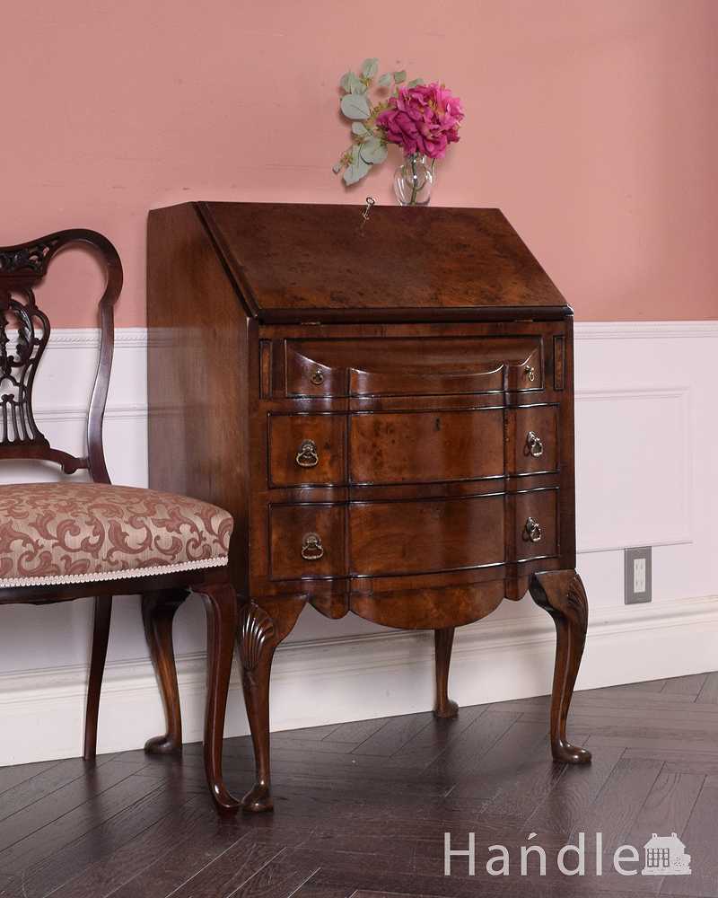 アンティーク英国輸入の家具、引き出しのウェーブが優雅なライティングビューロー (q-1682-f)