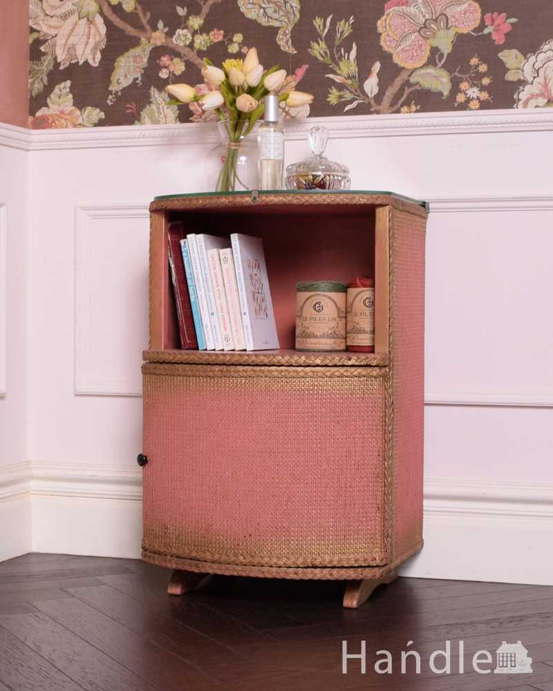 イギリス輸入のアンティークの家具、ピンクの色が可愛いベッドサイドキャビネット (m-628-f)