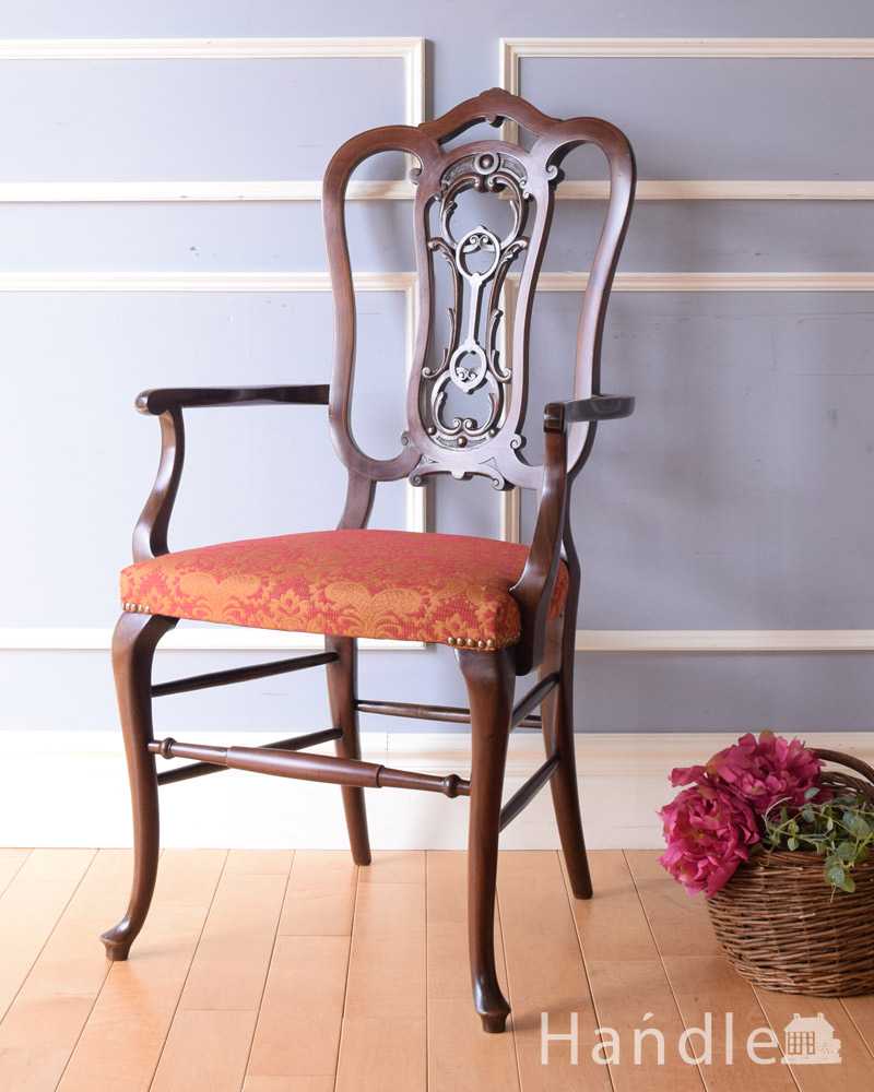 英国で出会った優雅なアンティークの椅子、美しいサロンアームチェア (k-1524-c)