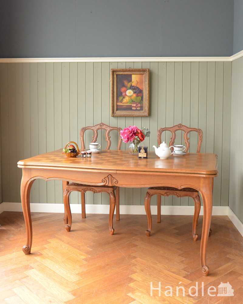 フランス輸入のアンティーク家具、天板が美しいドローリーフテーブル（伸張式ダイニングテーブル） (j-2457-f)