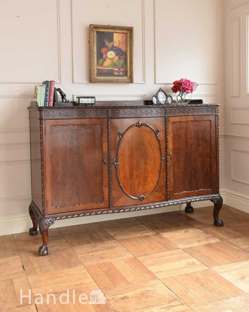 イギリスで見つけたアンティーク家具、装飾の美しいリビングボード（サイドボード） (q-1748-f)