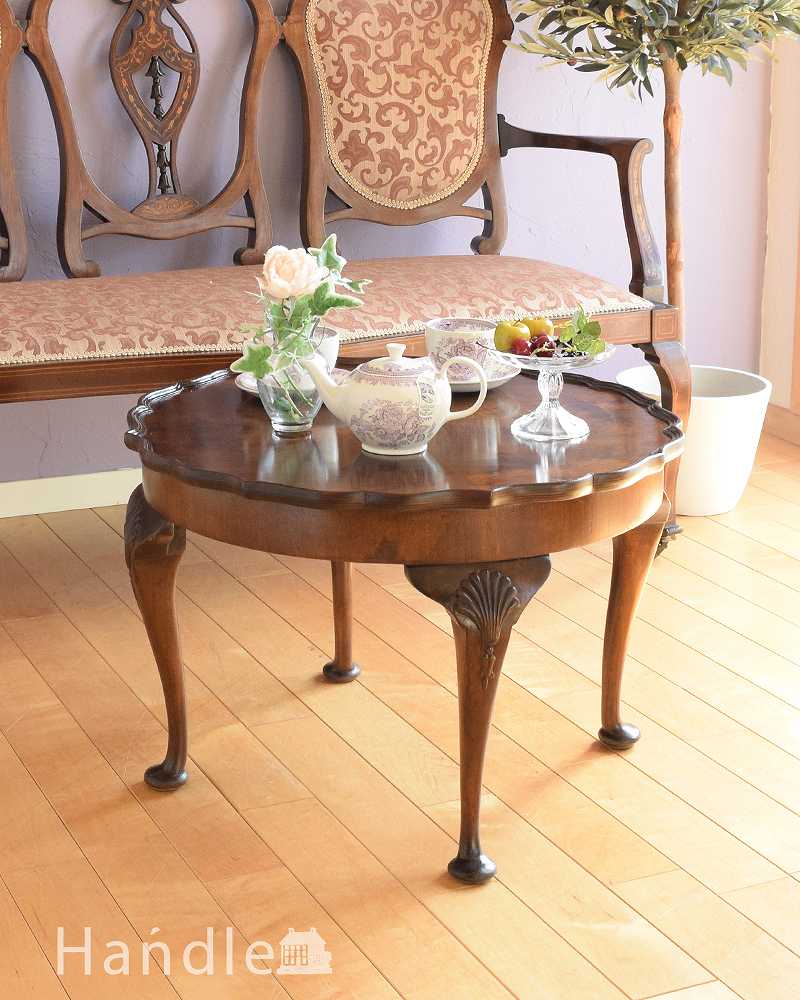 丸いお花の天板が可愛い、英国のアンティークコーヒーテーブル (q-1792-f)