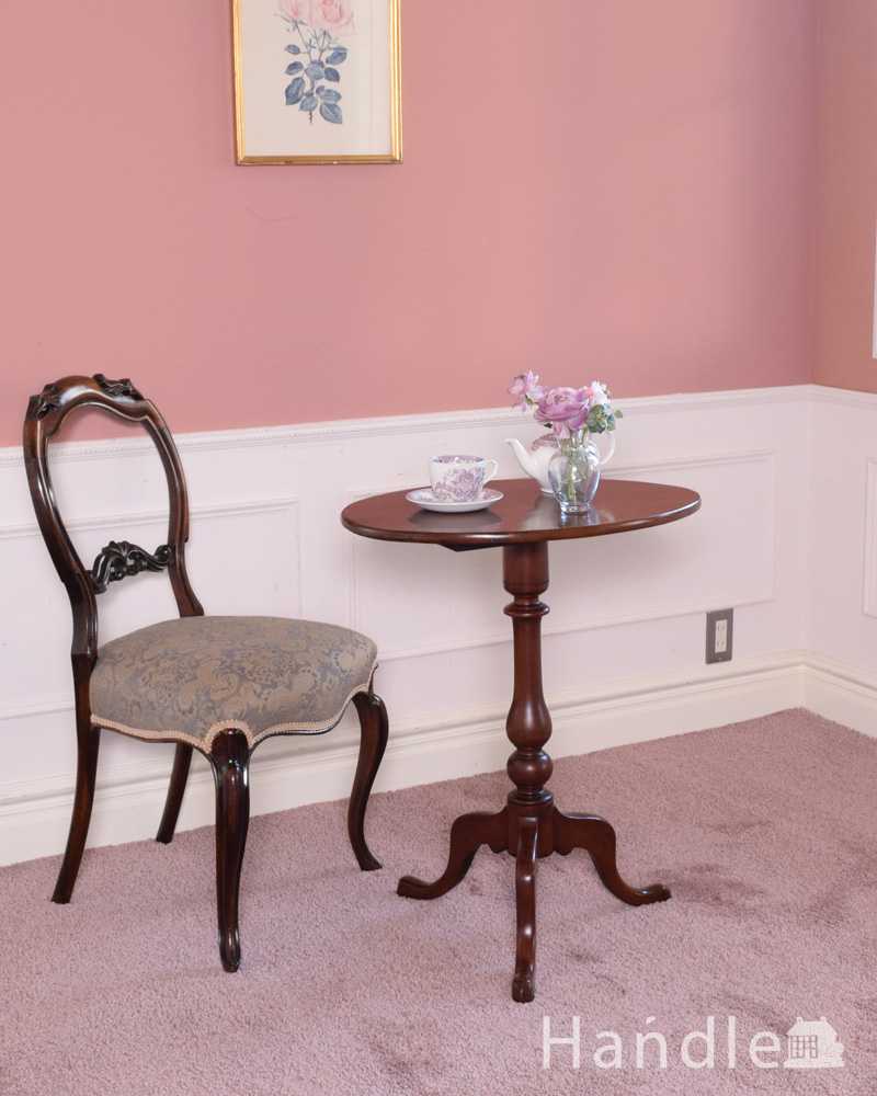 英国アンティーク家具、脚先まで優雅なティーテーブル（ティルトップテーブル）  (q-1800-f)