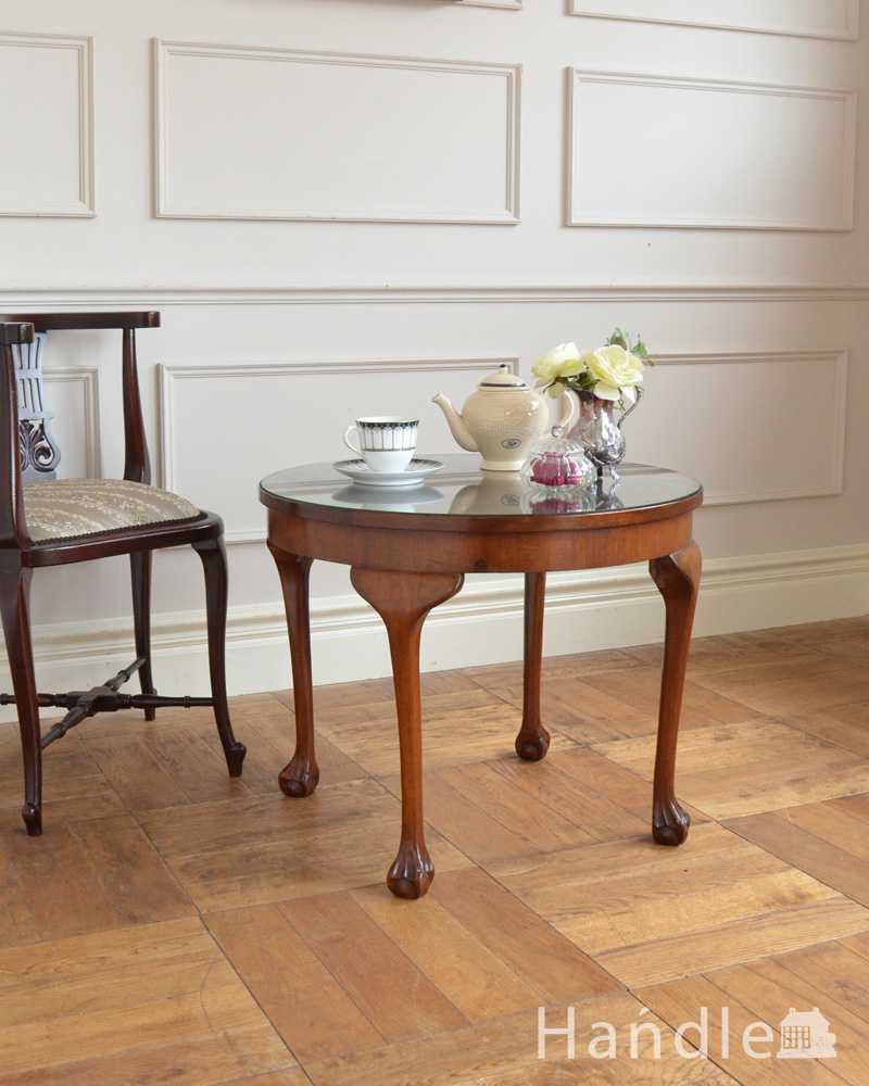 イギリスから輸入したアンティーク家具、ガラストップで仕上げた美しい天板のコーヒーテーブル  (k-2393-f)