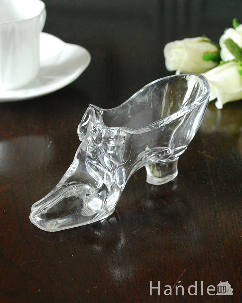 大きなリボンが付いた可愛いガラスのシューズ（靴）アンティークプレスドグラス  (pg-5984)
