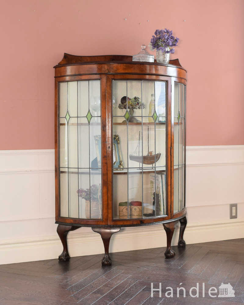 英国アンティーク家具、ステンドグラス付きのハーフムーンガラスキャビネット（飾り棚） (q-1879-f)