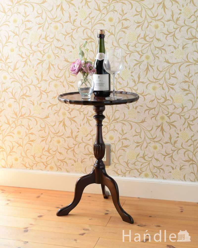 英国輸入のアンティーク家具、木目が美しい贅沢なワインテーブル (m-653-f)
