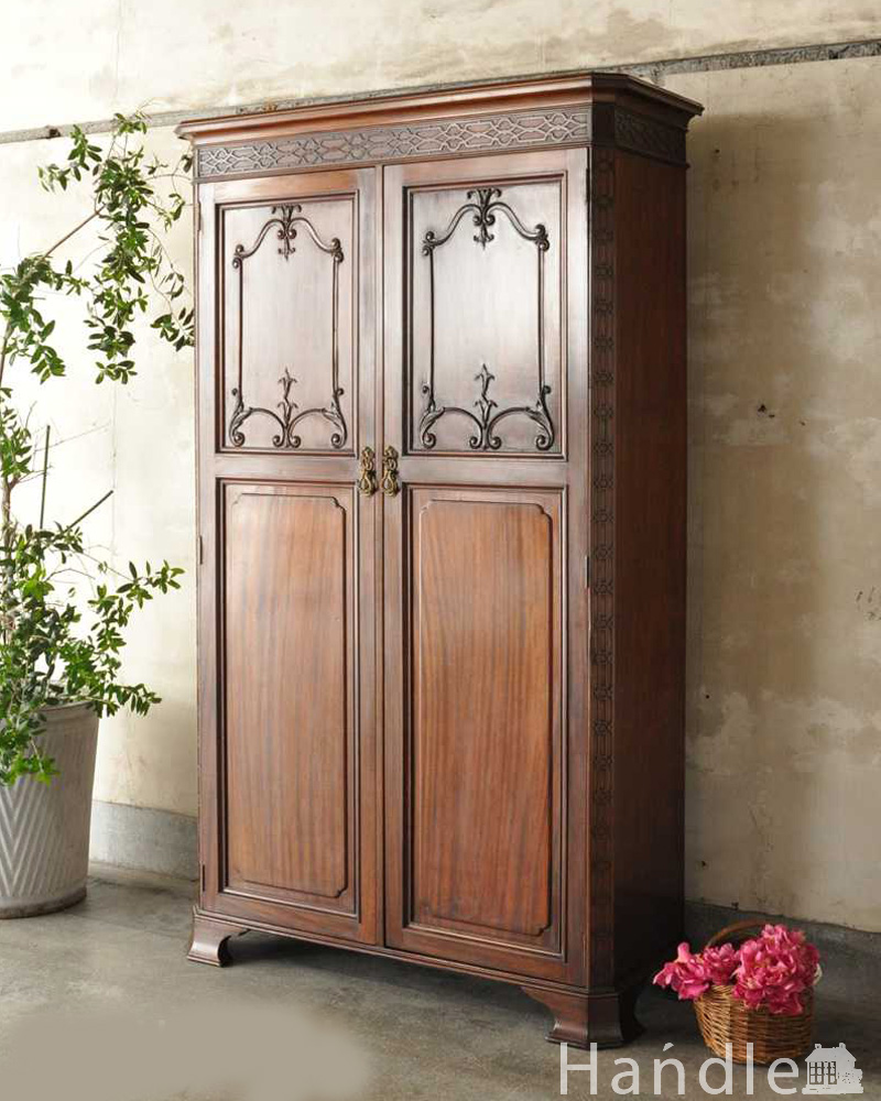 アンティーク英国輸入家具、美しい彫刻が素敵なホールローブ（ワードローブ） (k-2446-f)