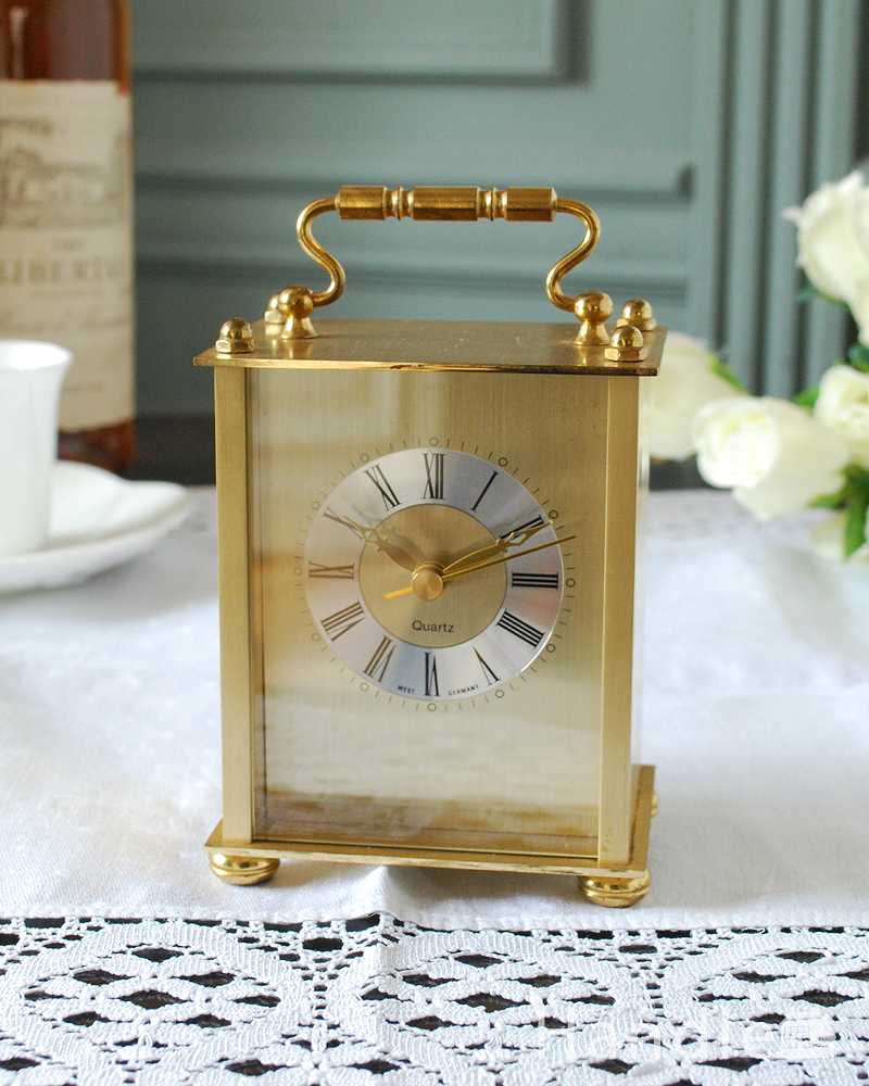 アンティークの時計、ゴールドの持ち手付きクロック（quartzクォーツ） (k-3726-z)