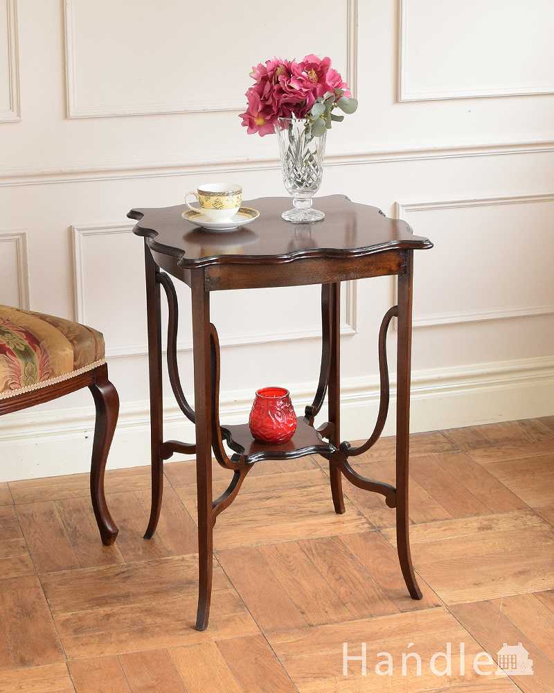 高級感たっぷりのアンティーク家具、曲線が美しいオケージョナルテーブル（ティーテーブル） (q-1897-f)