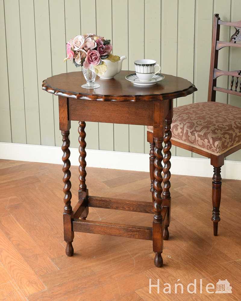 英国から到着したアンティーク家具、ツイスト脚のオケージョナルテーブル  (q-1900-f)