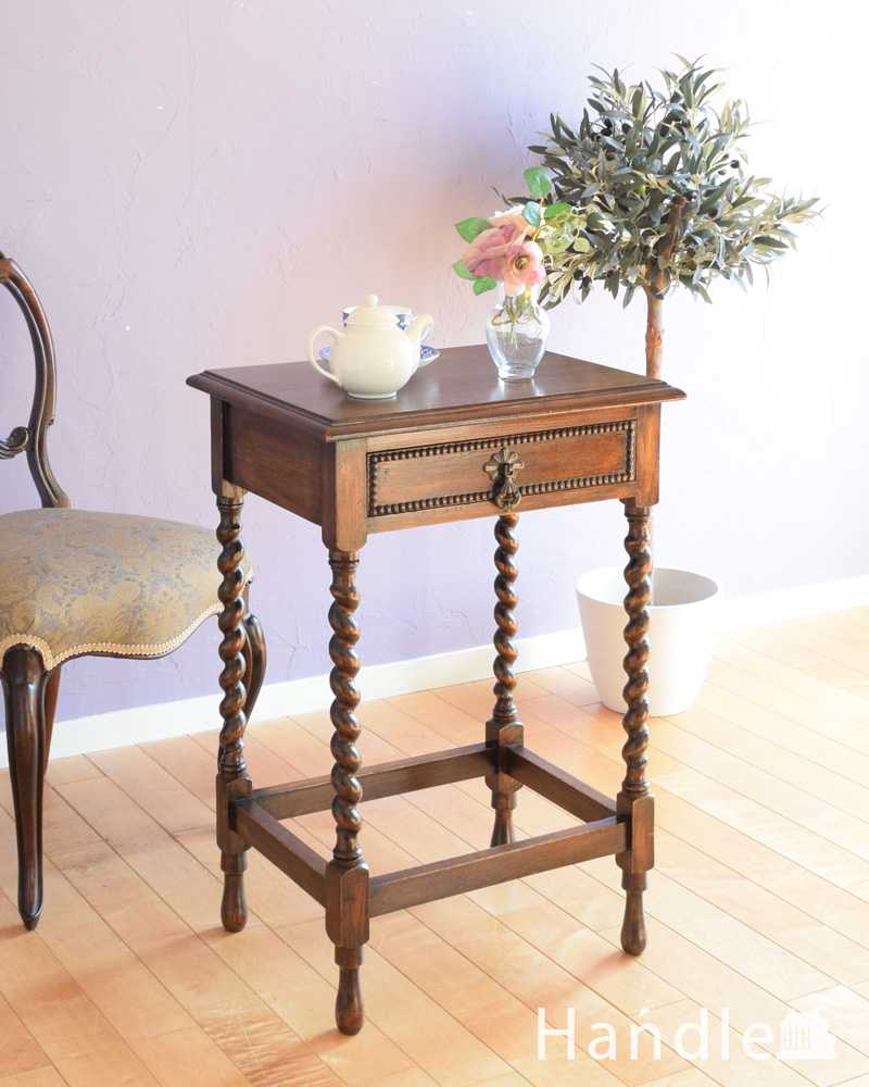 英国輸入のアンティーク家具、珍しい引き出し付きのオケージョナルテーブル (q-1906-f)