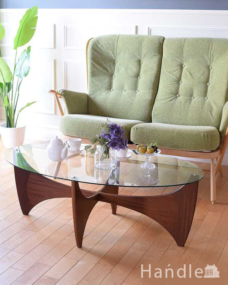 北欧デザインのヴィンテージ家具、ガラストップのお洒落なコーヒーテーブル（G-PLAN） (k-2627-f)